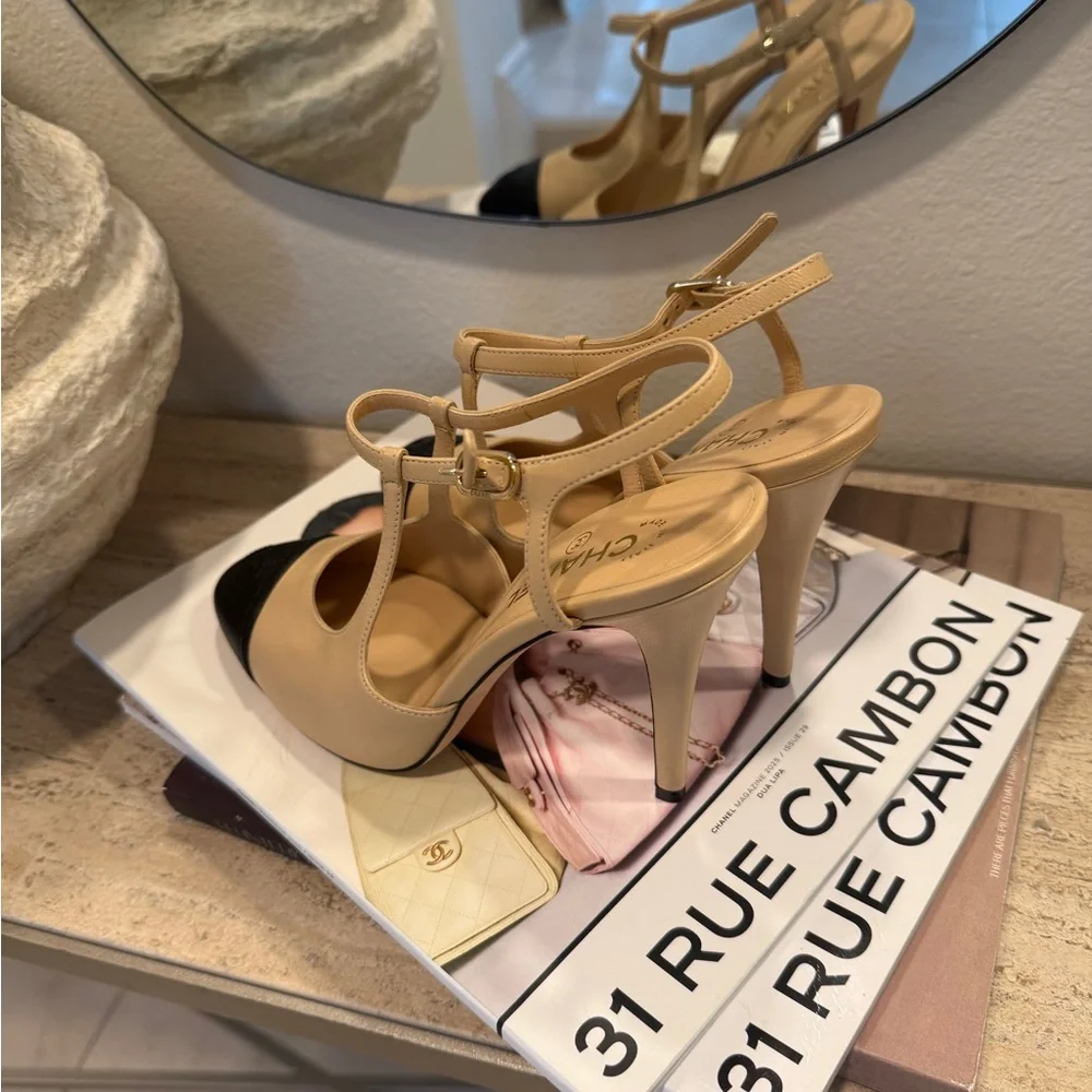 CHANEL Beige and Black Heels - Picture 4 of 12